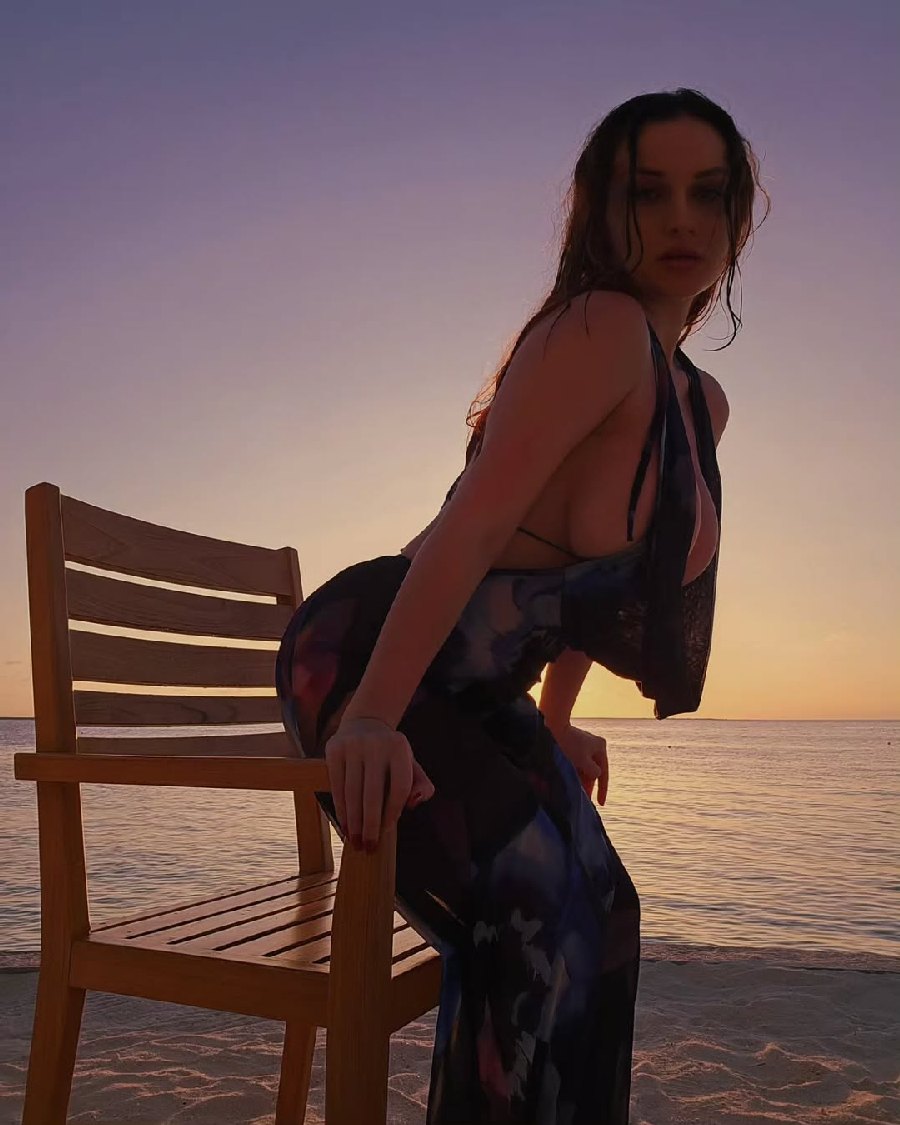 Sexy girl Miranda Faith nude in Yangon