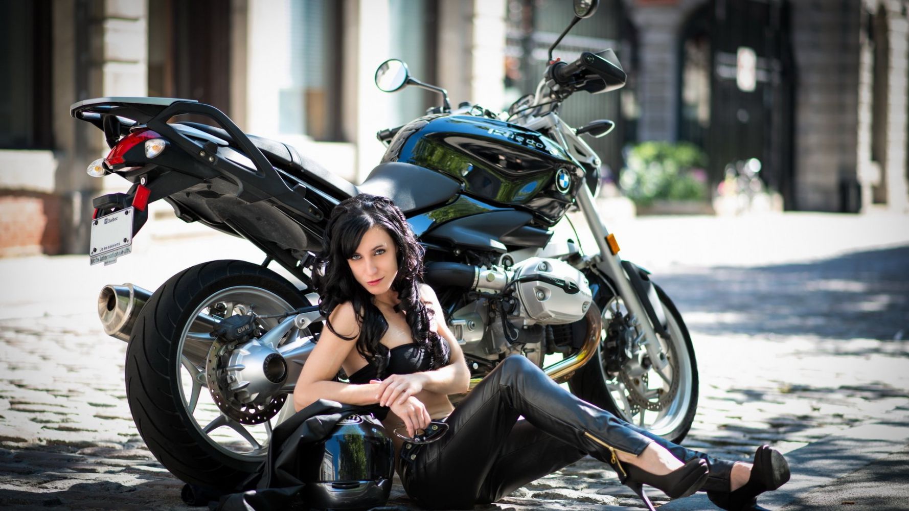 Fresh photos, fresh mood — European women on bikes online in Yangon