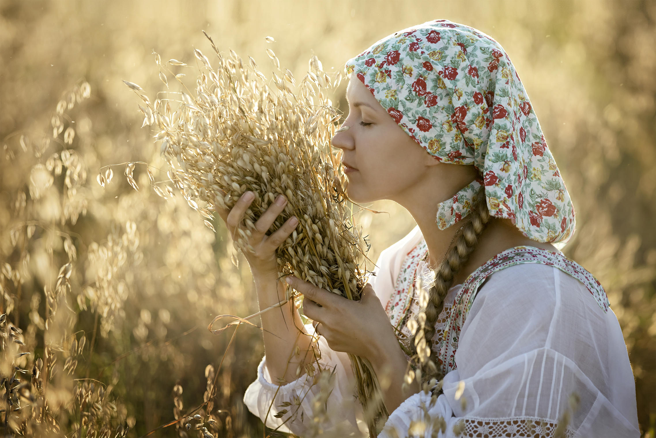 Photo Women in Slavic costumes in Yangon