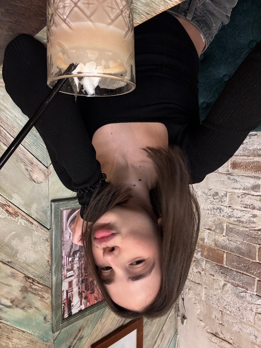 Fresh photos, fresh mood — Tina online in Yangon